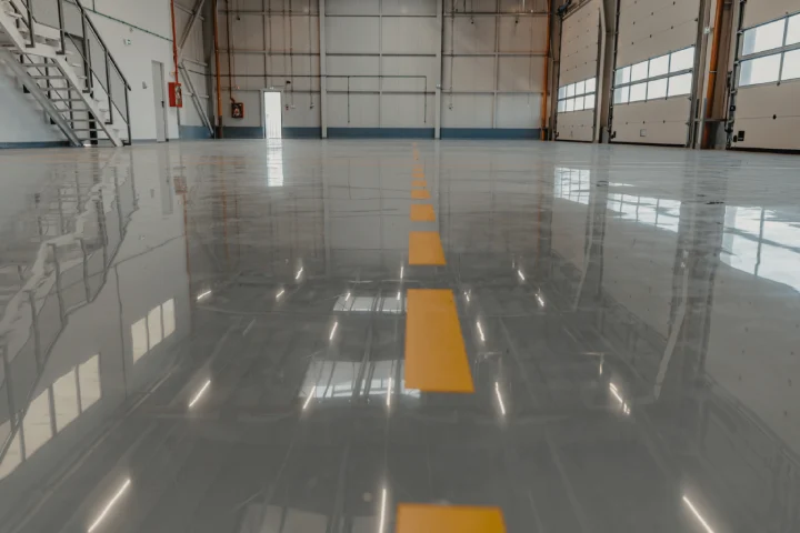 Epoxy flooring for industrial environments 1 - کفپوش اپوکسی | انتخابی حرفه‌ای برای فضاهای صنعتی و تجاری